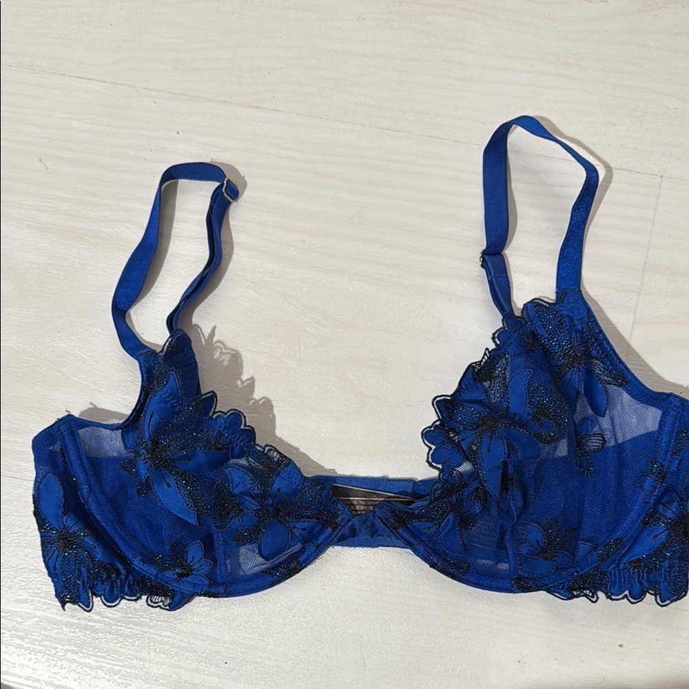 VS UNLINED DREAM ANGELS EXCLUSIVE WORN ONCE